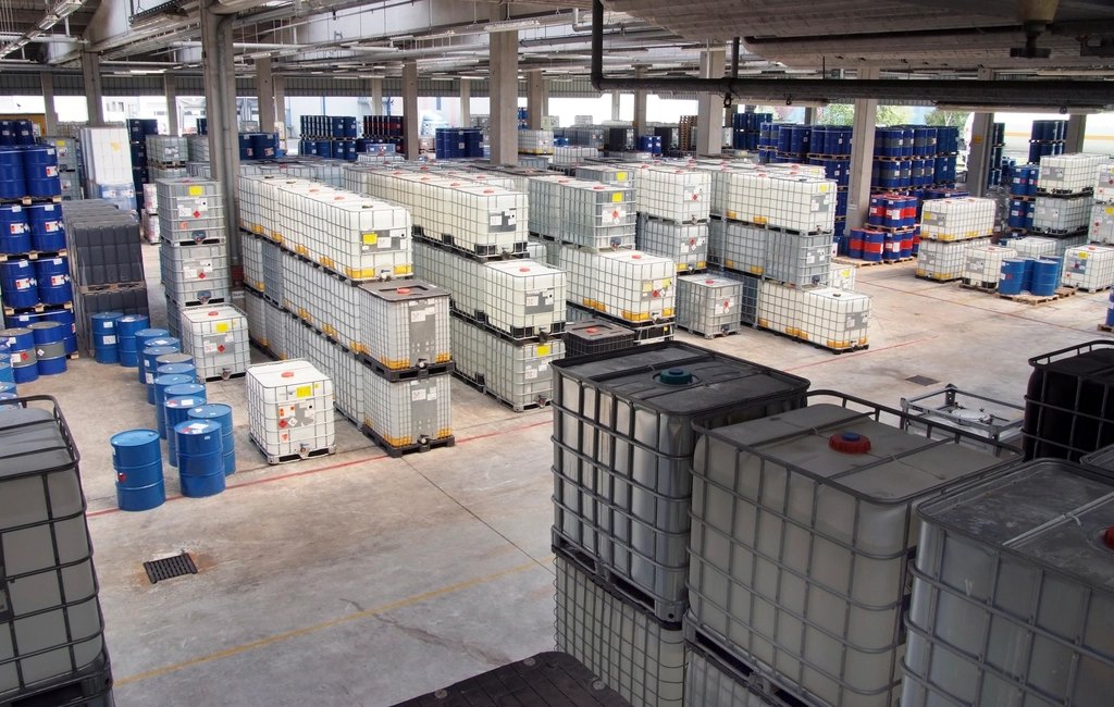 Free warehouse interior photo